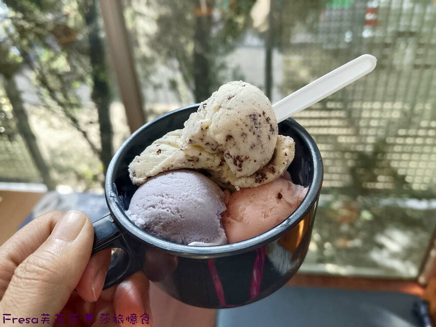 嘉義火鍋推薦「小旬湯」燒酒點火秀 日式銅盤烤肉，假日人氣爆棚。