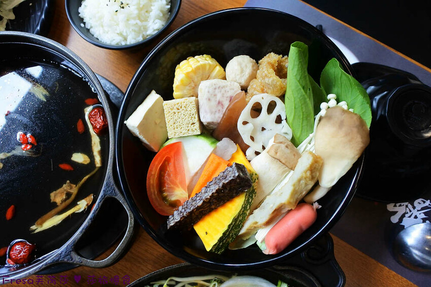 嘉義火鍋推薦「小旬湯」燒酒點火秀 日式銅盤烤肉，假日人氣爆棚。