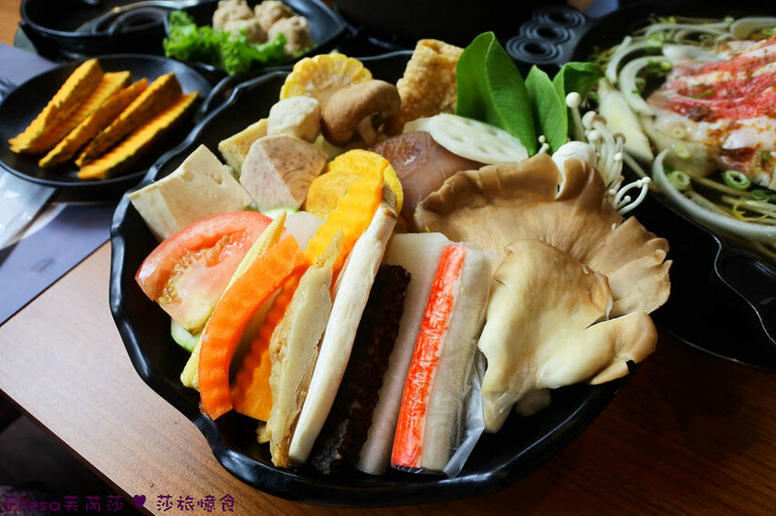 嘉義火鍋推薦「小旬湯」燒酒點火秀 日式銅盤烤肉，假日人氣爆棚。