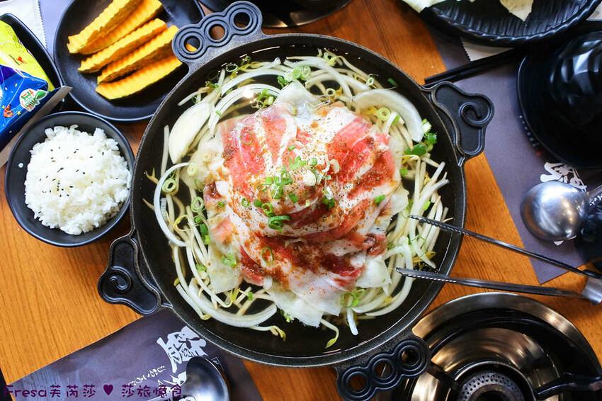 嘉義火鍋推薦「小旬湯」燒酒點火秀 日式銅盤烤肉，假日人氣爆棚。