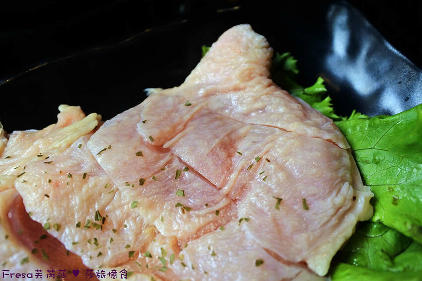 嘉義火鍋推薦「小旬湯」燒酒點火秀 日式銅盤烤肉，假日人氣爆棚。