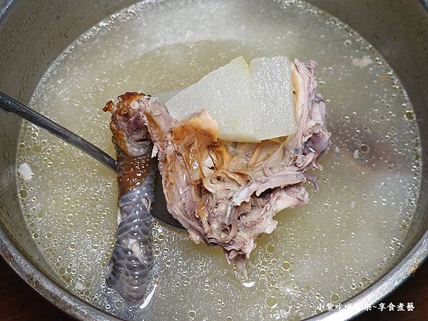 雞骨雞腳外帶回家煮冬瓜湯-雞老闆桶仔雞長春店.jpg