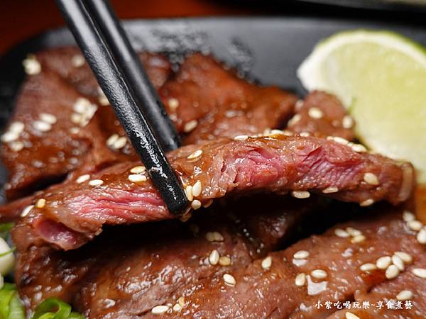 牛小排擠檸檬汁更好吃-雞老闆桶仔雞長春店 (2).jpg