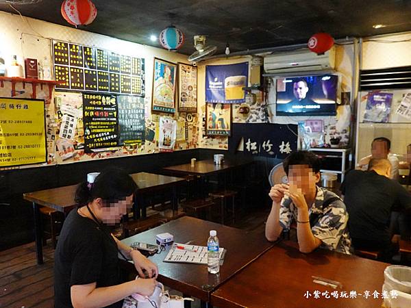 第1區用餐座位-雞老闆桶仔雞長春店 (2).jpg