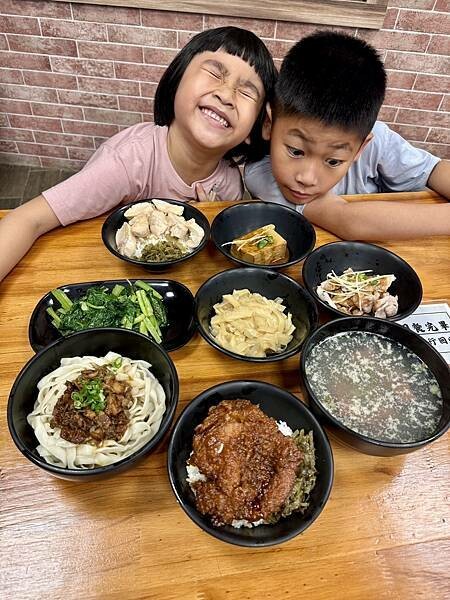 『 台中探店 』鹿港洪爌肉飯、美食推薦、平價美食