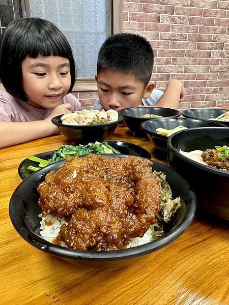 『 台中探店 』鹿港洪爌肉飯、美食推薦、平價美食