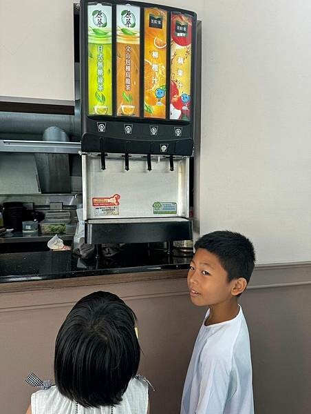 【洪記海南雞飯】台中南區探店、興大巷弄美食、新加坡料理、新鮮