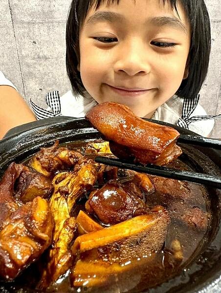 【洪記海南雞飯】台中南區探店、興大巷弄美食、新加坡料理、新鮮