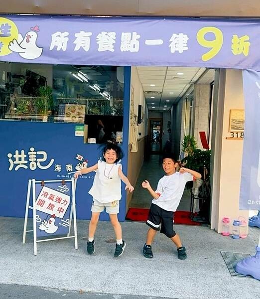 【洪記海南雞飯】台中南區探店、興大巷弄美食、新加坡料理、新鮮