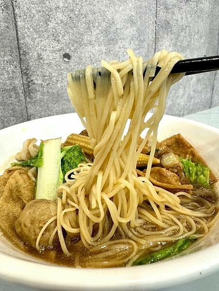 【洪記海南雞飯】台中南區探店、興大巷弄美食、新加坡料理、新鮮
