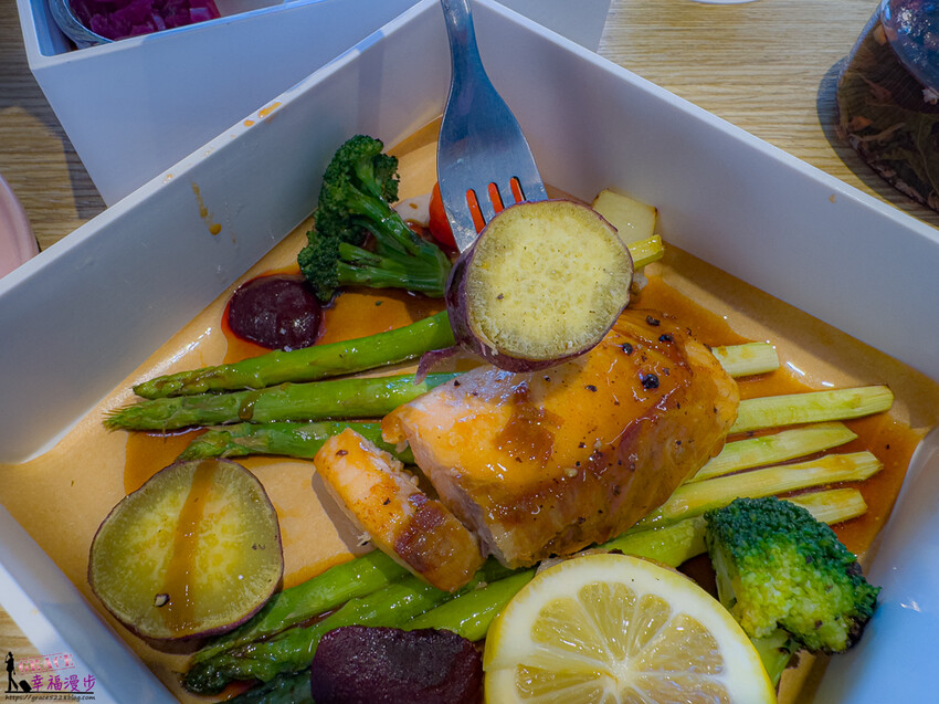 大推TSUTAYA BOOKSTORE販售的精釀可樂、WIRED CAFE和洋重箱料理超美味，餐車聚落、城市生活市集超好逛