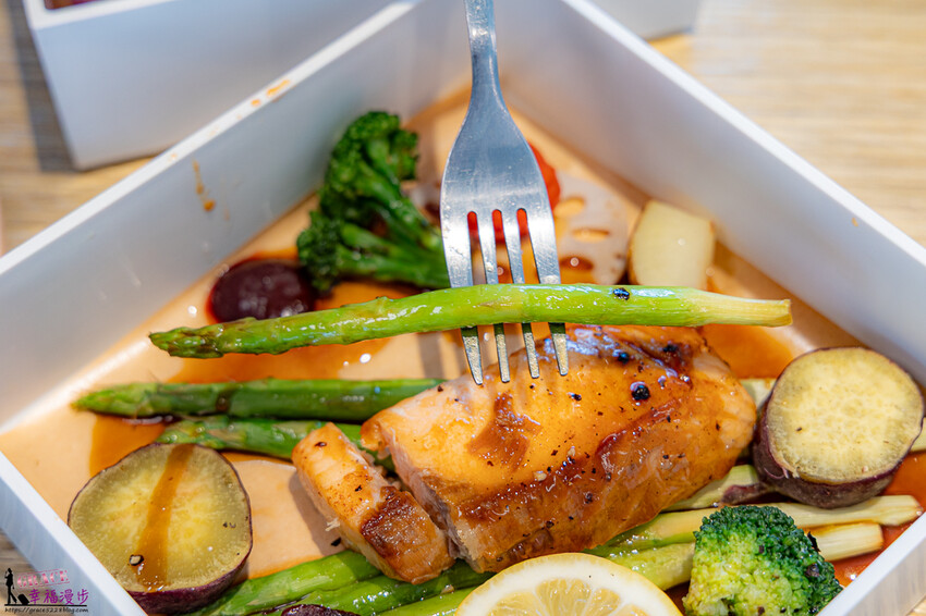 大推TSUTAYA BOOKSTORE販售的精釀可樂、WIRED CAFE和洋重箱料理超美味，餐車聚落、城市生活市集超好逛