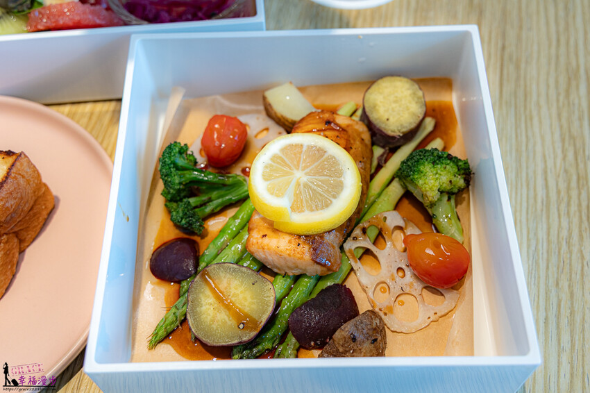 大推TSUTAYA BOOKSTORE販售的精釀可樂、WIRED CAFE和洋重箱料理超美味，餐車聚落、城市生活市集超好逛