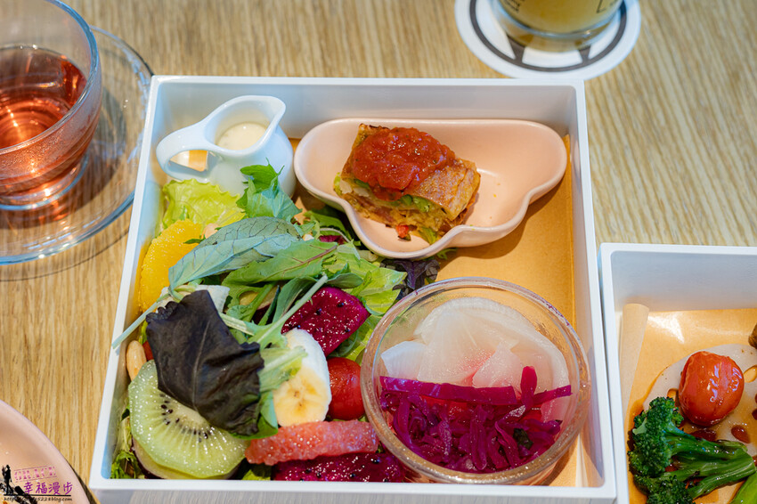 大推TSUTAYA BOOKSTORE販售的精釀可樂、WIRED CAFE和洋重箱料理超美味，餐車聚落、城市生活市集超好逛