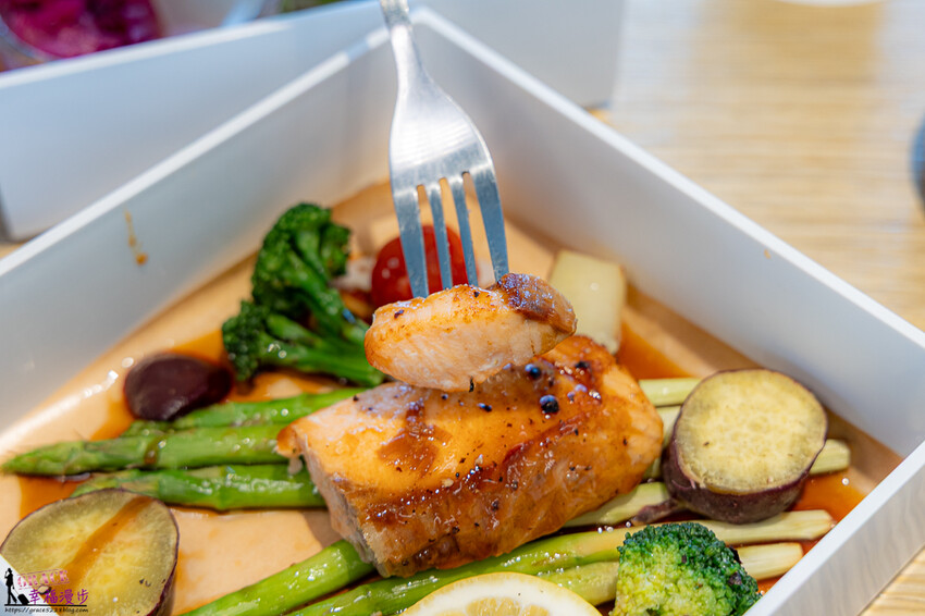 大推TSUTAYA BOOKSTORE販售的精釀可樂、WIRED CAFE和洋重箱料理超美味，餐車聚落、城市生活市集超好逛