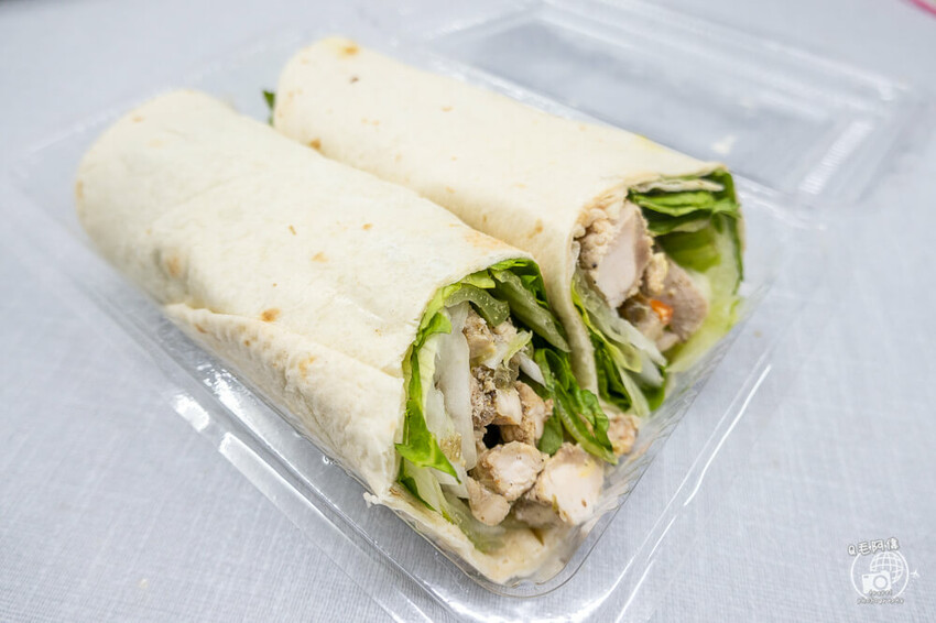 台中市西區有間餅店 | 台中向上市場中美街美食推薦,捲餅肉多料多層次超豐富~