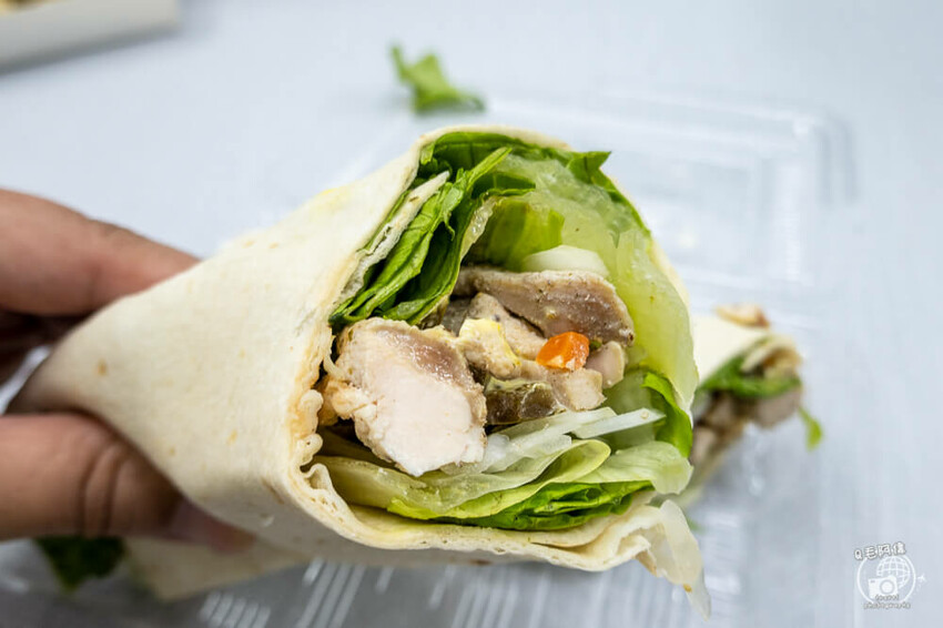 台中市西區有間餅店 | 台中向上市場中美街美食推薦,捲餅肉多料多層次超豐富~