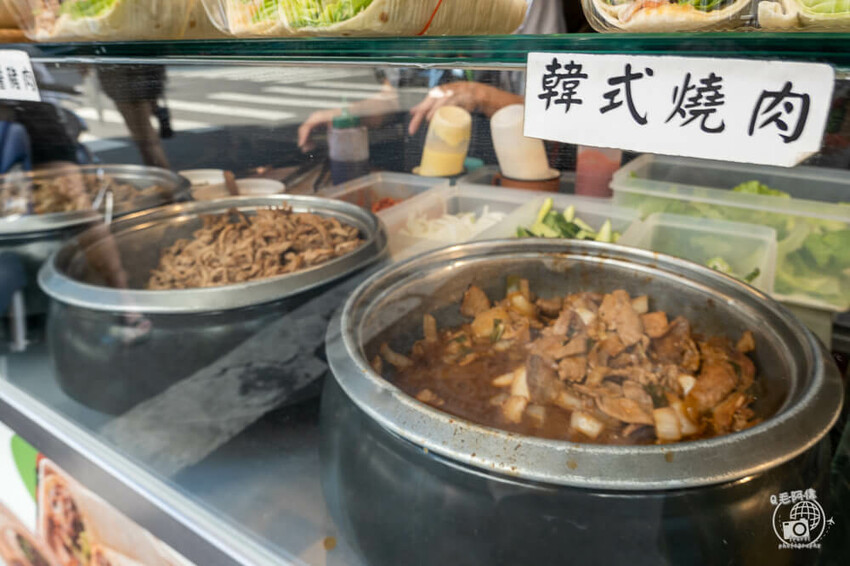 台中市西區有間餅店 | 台中向上市場中美街美食推薦,捲餅肉多料多層次超豐富~