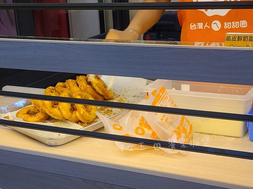 台灣人ㄟ甜甜圈大搬家！全新店鋪開幕大送優惠，捷運站旁的新地點等你來發現，甜蜜滋味讓你愛不釋口。