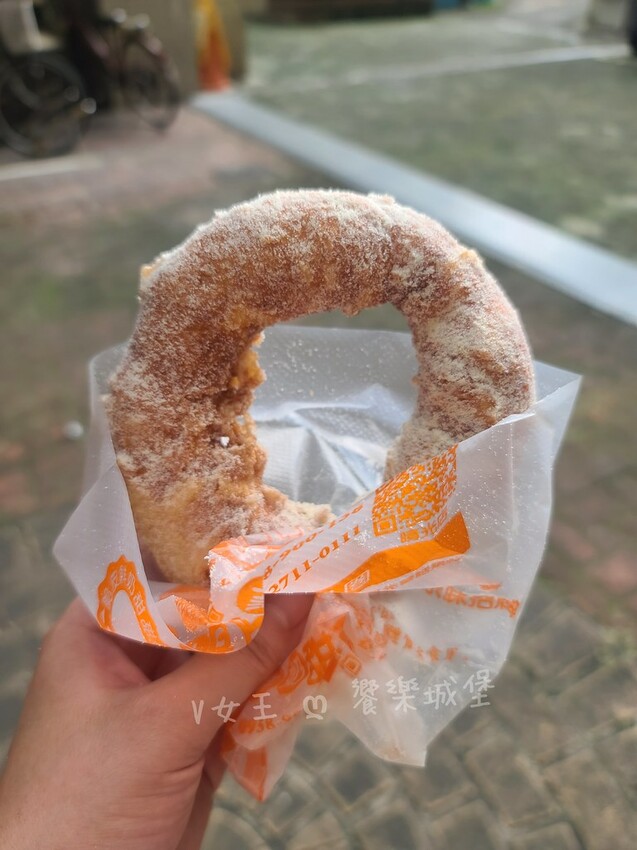 台灣人ㄟ甜甜圈大搬家！全新店鋪開幕大送優惠，捷運站旁的新地點等你來發現，甜蜜滋味讓你愛不釋口。