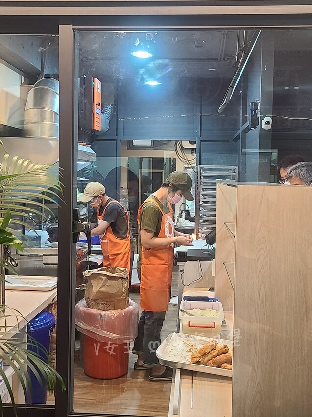 台灣人ㄟ甜甜圈大搬家！全新店鋪開幕大送優惠，捷運站旁的新地點等你來發現，甜蜜滋味讓你愛不釋口。