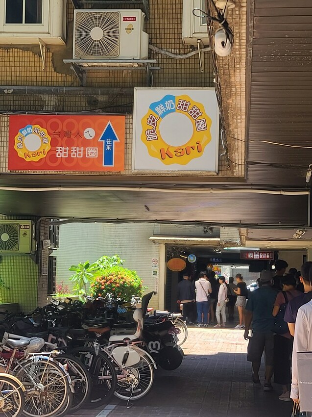 台灣人ㄟ甜甜圈大搬家！全新店鋪開幕大送優惠，捷運站旁的新地點等你來發現，甜蜜滋味讓你愛不釋口。