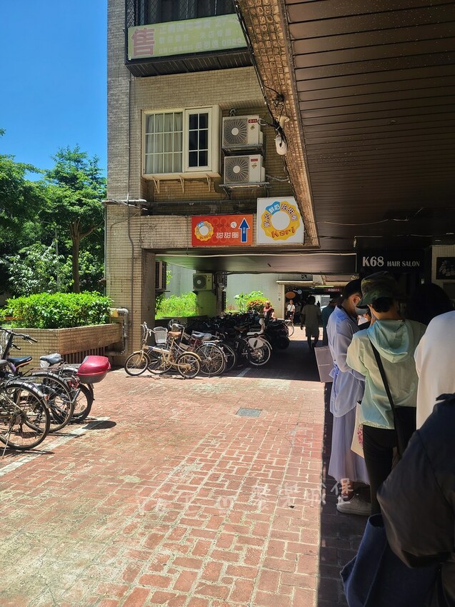 台灣人ㄟ甜甜圈大搬家！全新店鋪開幕大送優惠，捷運站旁的新地點等你來發現，甜蜜滋味讓你愛不釋口。