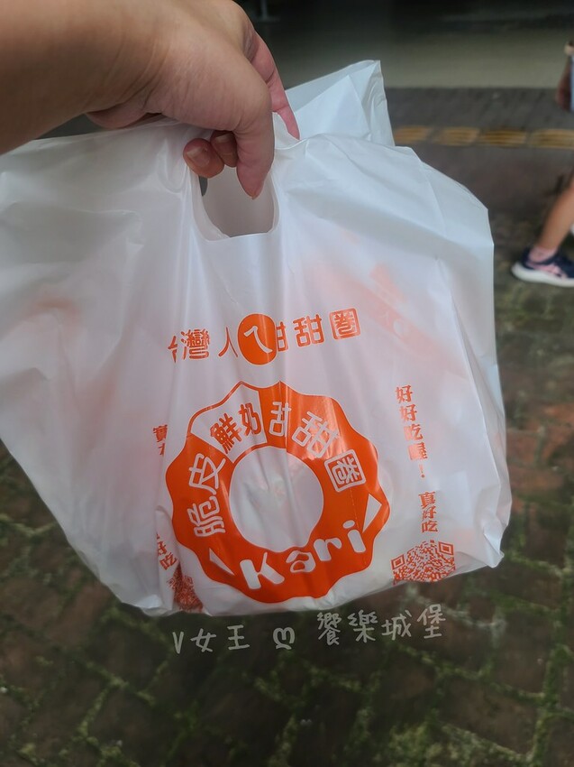 台灣人ㄟ甜甜圈大搬家！全新店鋪開幕大送優惠，捷運站旁的新地點等你來發現，甜蜜滋味讓你愛不釋口。