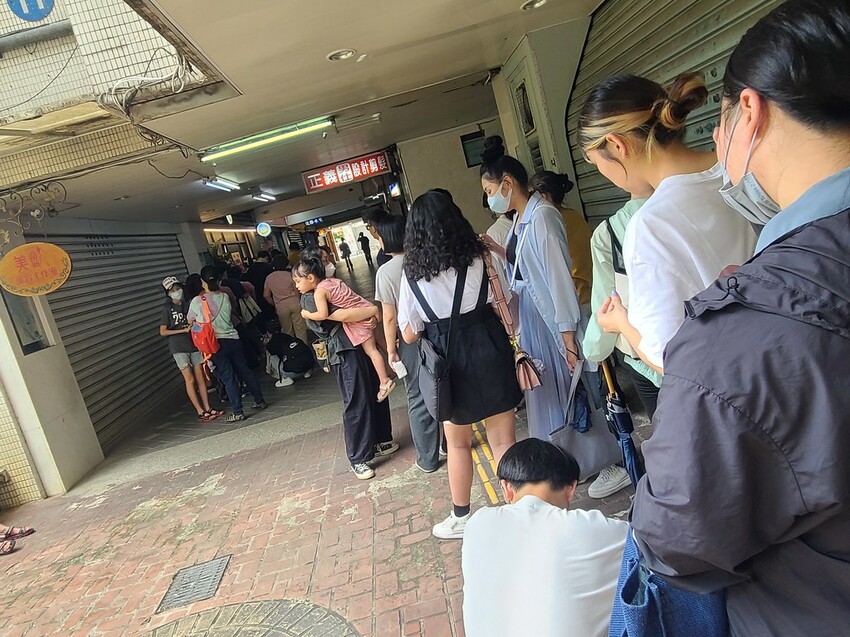 台灣人ㄟ甜甜圈大搬家！全新店鋪開幕大送優惠，捷運站旁的新地點等你來發現，甜蜜滋味讓你愛不釋口。