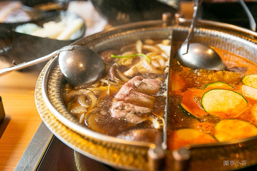 桃園吃到飽推薦桃園火車站美食-涮饗鍋 食べ放題，火車站旁平日只要四百多塊就可以享受多種肉品以及超豐富自助吧吃到飽啊！想補充肉肉成分就快來涮饗鍋吧。（邀約 @圍事小哥的幸福相框