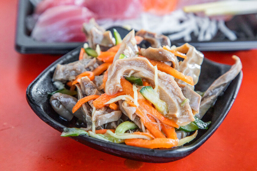 萬多利生魚片深夜限定厚切超划算,隱藏版萬多利生魚片只要8元。