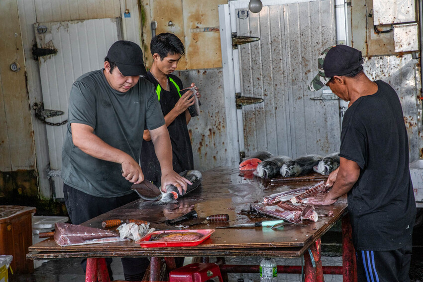 萬多利生魚片深夜限定厚切超划算,隱藏版萬多利生魚片只要8元。