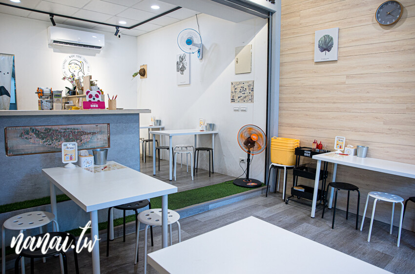 彰化市jo揪宵夜！營業到半夜兩點宵夜場！必點烤布蕾厚片和手工漢堡排起司蛋吐司。價格幾乎百元有找，內用有冷氣吹