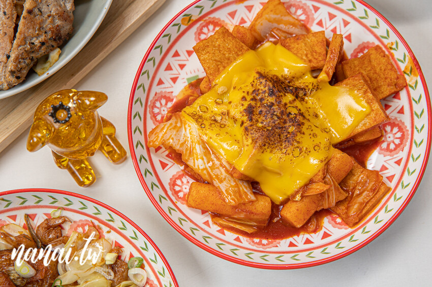 彰化市jo揪宵夜！營業到半夜兩點宵夜場！必點烤布蕾厚片和手工漢堡排起司蛋吐司。價格幾乎百元有找，內用有冷氣吹