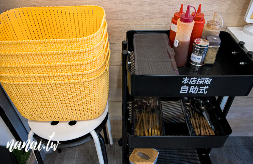 彰化市jo揪宵夜！營業到半夜兩點宵夜場！必點烤布蕾厚片和手工漢堡排起司蛋吐司。價格幾乎百元有找，內用有冷氣吹