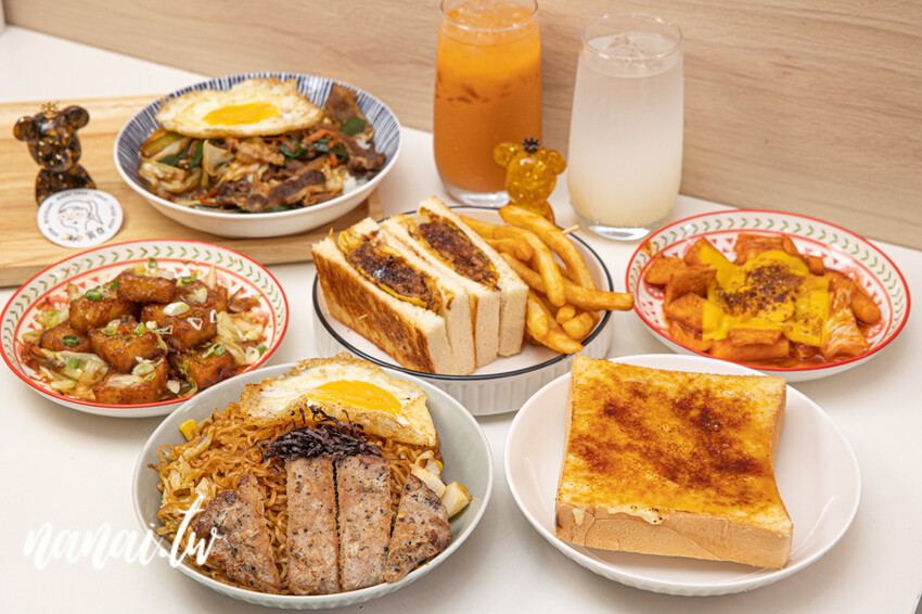 彰化市jo揪宵夜！營業到半夜兩點宵夜場！必點烤布蕾厚片和手工漢堡排起司蛋吐司。價格幾乎百元有找，內用有冷氣吹