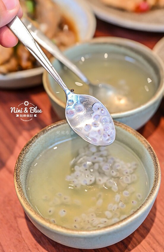 台中老宅餐廳,上萬元花膠入鍋的雞湯濃厚黏唇,有包廂、寵物友善