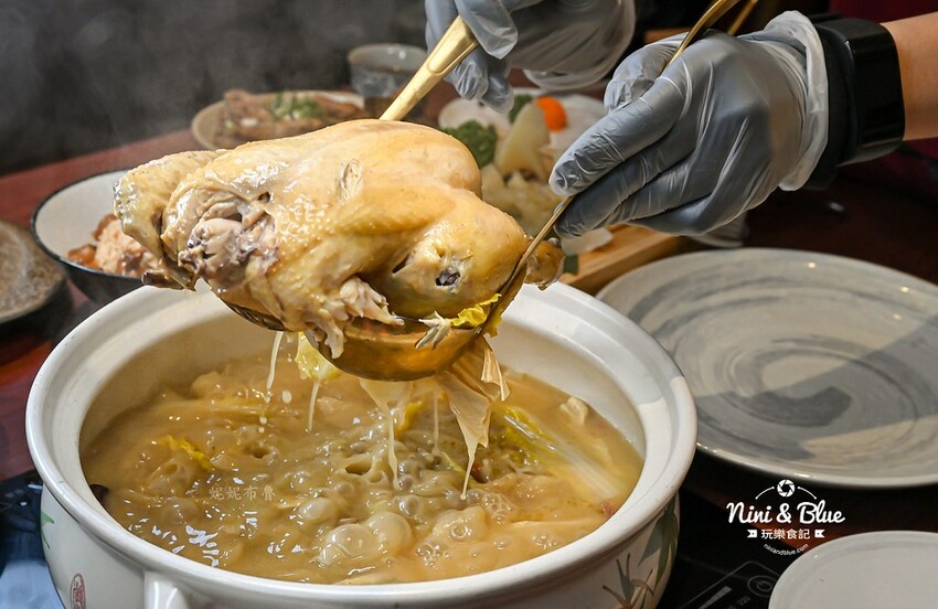 台中老宅餐廳,上萬元花膠入鍋的雞湯濃厚黏唇,有包廂、寵物友善