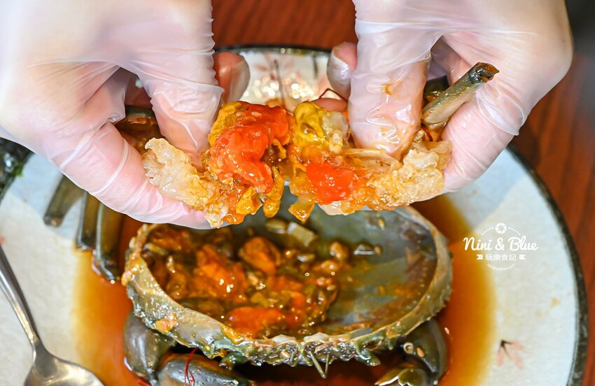 台中老宅餐廳,上萬元花膠入鍋的雞湯濃厚黏唇,有包廂、寵物友善