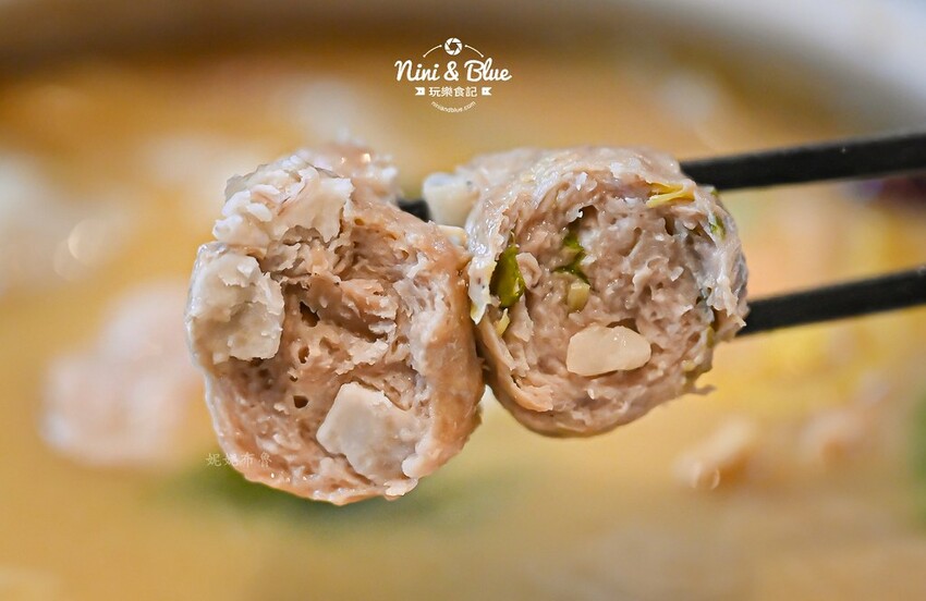 台中老宅餐廳,上萬元花膠入鍋的雞湯濃厚黏唇,有包廂、寵物友善