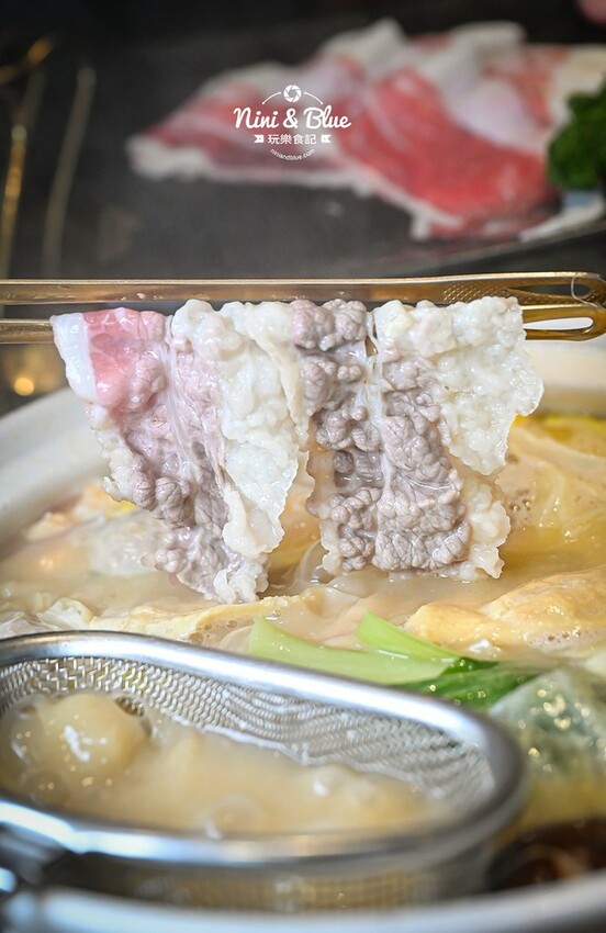 台中老宅餐廳,上萬元花膠入鍋的雞湯濃厚黏唇,有包廂、寵物友善