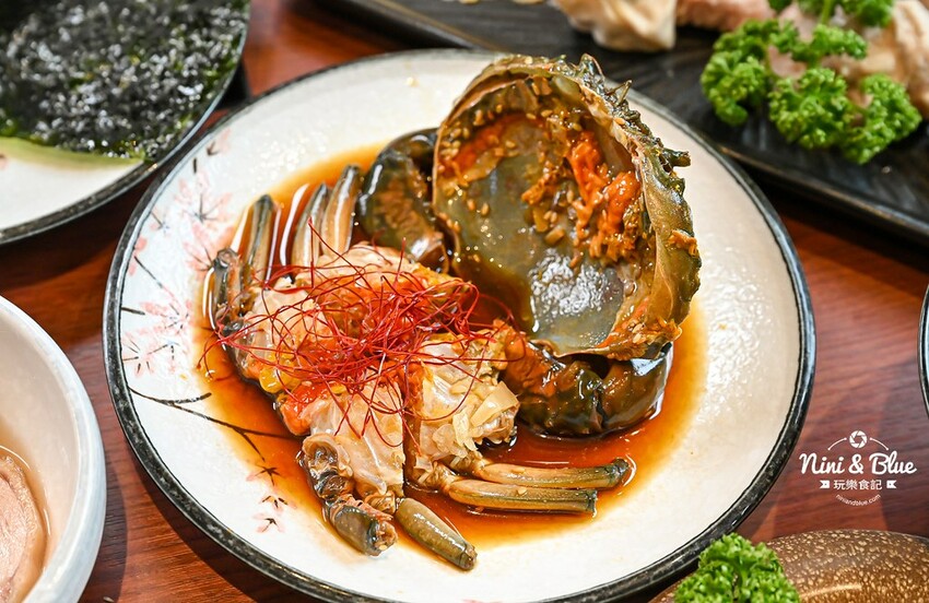 台中老宅餐廳,上萬元花膠入鍋的雞湯濃厚黏唇,有包廂、寵物友善