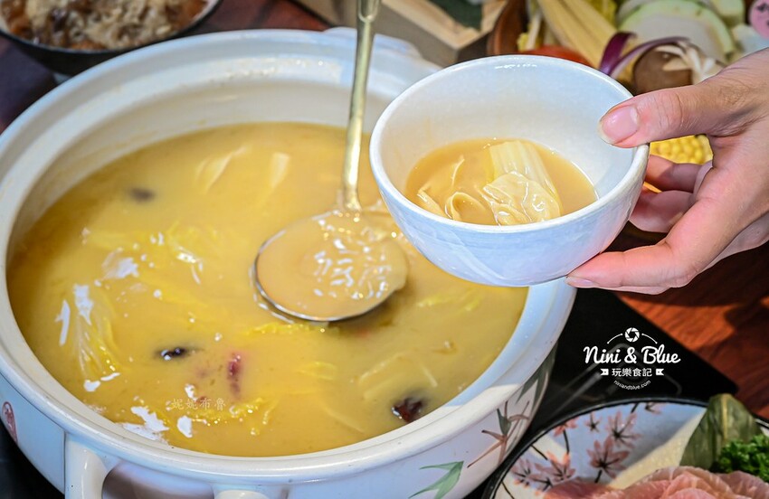 台中老宅餐廳,上萬元花膠入鍋的雞湯濃厚黏唇,有包廂、寵物友善