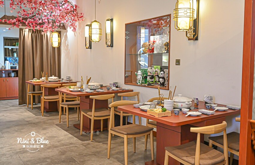 台中老宅餐廳,上萬元花膠入鍋的雞湯濃厚黏唇,有包廂、寵物友善