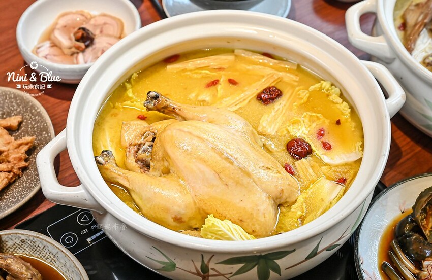 台中老宅餐廳,上萬元花膠入鍋的雞湯濃厚黏唇,有包廂、寵物友善