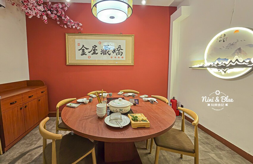 台中老宅餐廳,上萬元花膠入鍋的雞湯濃厚黏唇,有包廂、寵物友善