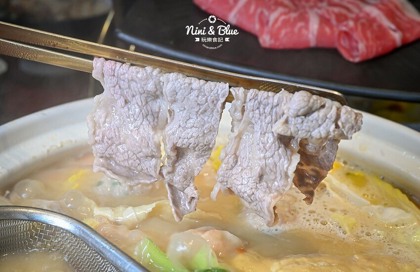 台中老宅餐廳,上萬元花膠入鍋的雞湯濃厚黏唇,有包廂、寵物友善