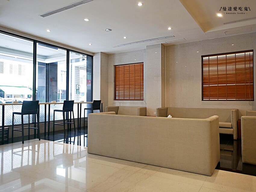 2024全新開幕!房價超值、早餐豐盛的舒適飯店開箱「河堤漫旅自立館」餐廳美到直接開拍網美照!高雄三民區住宿|高雄飯店推薦 - 曼達愛吃鬼