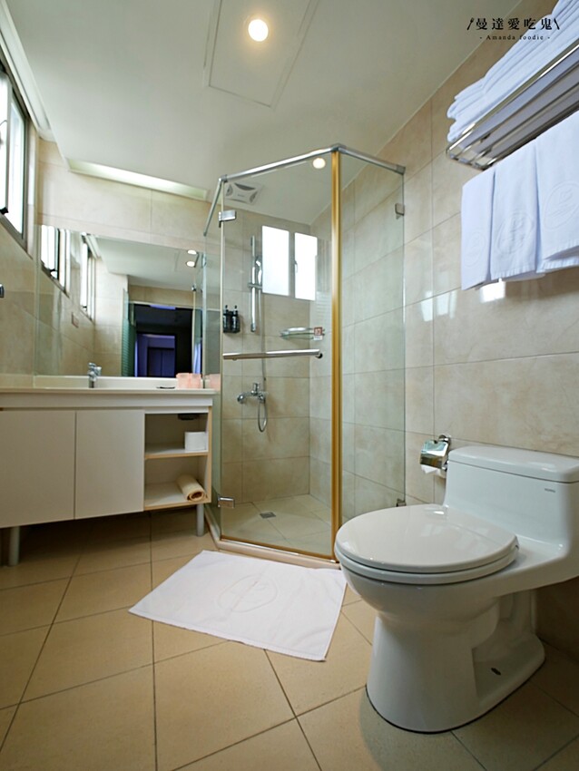 2024全新開幕!房價超值、早餐豐盛的舒適飯店開箱「河堤漫旅自立館」餐廳美到直接開拍網美照!高雄三民區住宿|高雄飯店推薦 - 曼達愛吃鬼