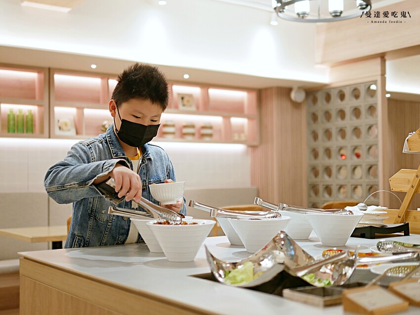 2024全新開幕!房價超值、早餐豐盛的舒適飯店開箱「河堤漫旅自立館」餐廳美到直接開拍網美照!高雄三民區住宿|高雄飯店推薦 - 曼達愛吃鬼